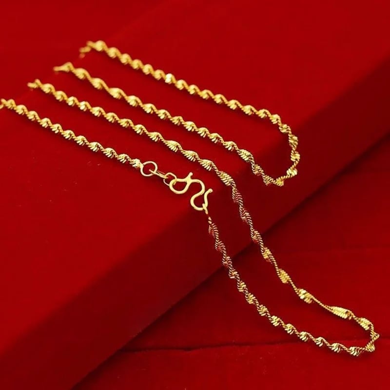 Elegant Four-Leaf Clover Teardrop Necklace