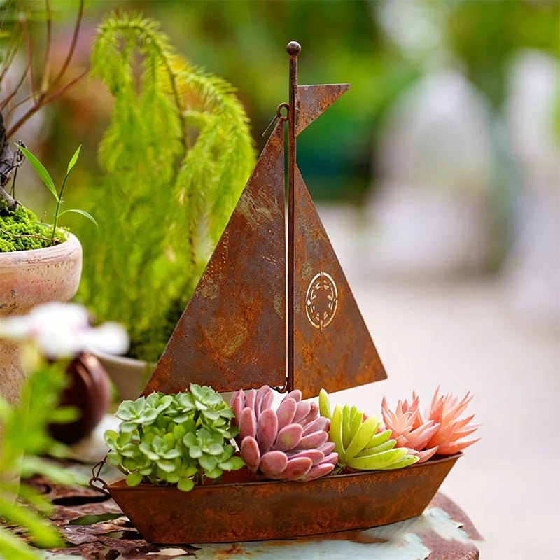 ⏰ NOW! 🌱  𝑹𝒖𝒔𝒕𝒊𝒄 𝑺𝒂𝒊𝒍𝒃𝒐𝒂𝒕 𝑴𝒆𝒕𝒂𝒍 𝑷𝒍𝒂𝒏𝒕𝒆𝒓 - Handcrafted, weather-resistant & perfect for succulents, herbs or flowers – charming garden or shelf decor 🏡