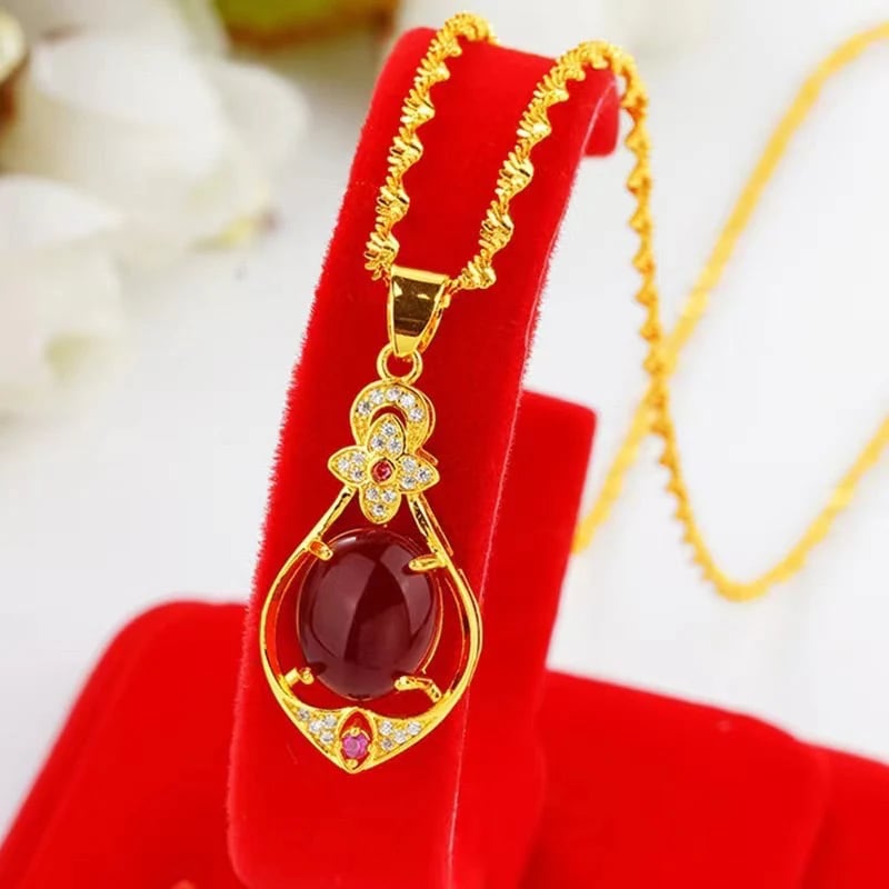 Elegant Four-Leaf Clover Teardrop Necklace